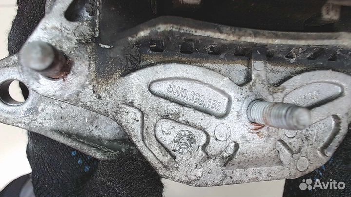 Подушка крепления кпп Audi A4 (B9), 2016