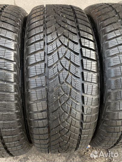Goodyear UltraGrip Performance Gen-1 205/55 R17