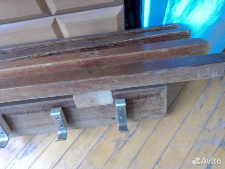 Вешалка настенная деревянная