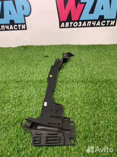 Уплотнитель крыла правый Audi A8 D5