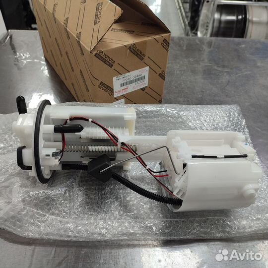 Топливный насос Toyota Camry V70 в сборе