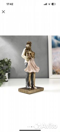 Сувенир полистоун Влюблённая пара с сердцем