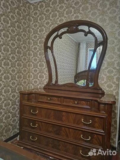 Спальный гарнитур из массива дерева