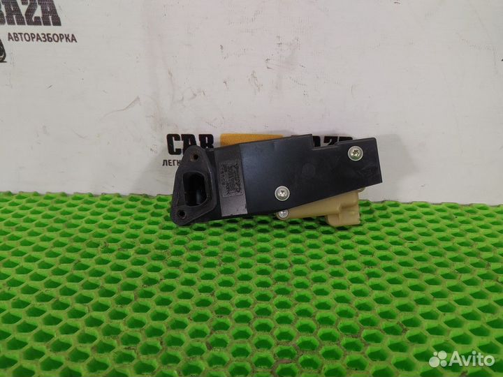 Активатор замка крышки бензобака