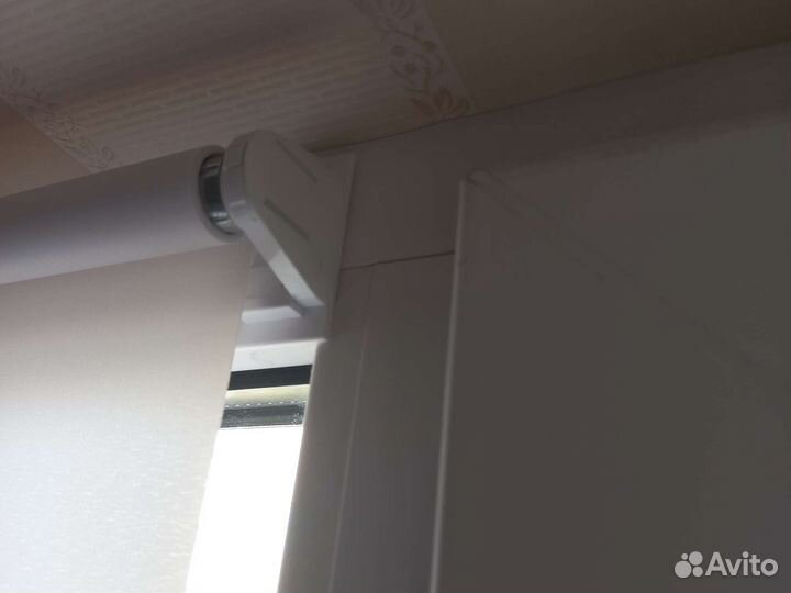 Жалюзи и рулонные шторы на окна