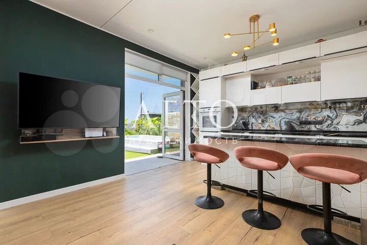 Коттедж 180 м² на участке 4 сот.