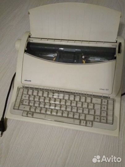 Пишущая машинка электрическая Olivetti Linea 101
