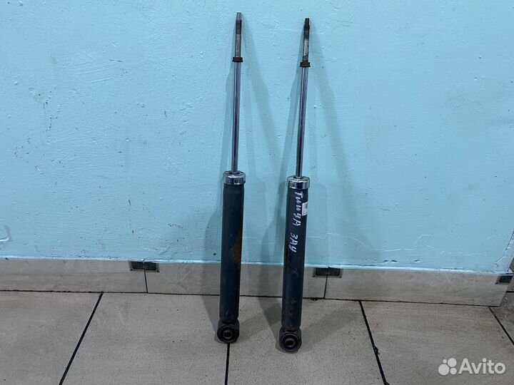 Стойка (амортизатор) задняя Nissan tiida C11