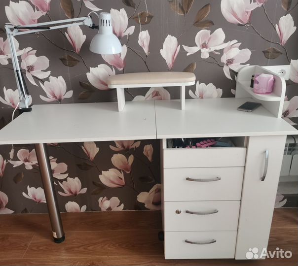 Маникюрный стол складной