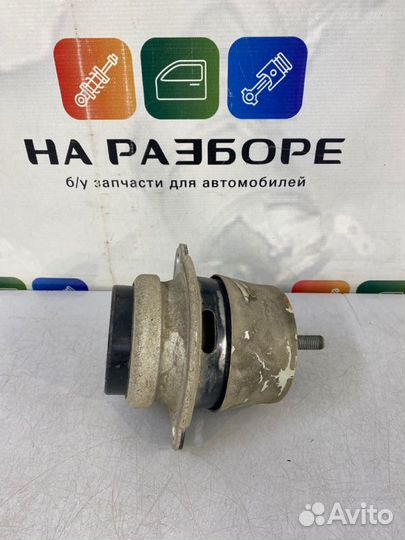 Подушка двигателя правая Volkswagen Touareg GP