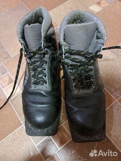 Лыжные ботинки