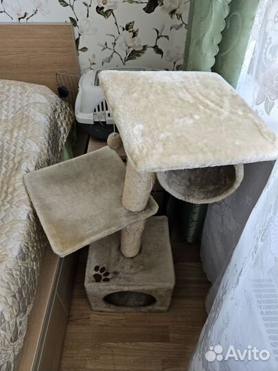 Домик лежанка для кошки с когтеточкой