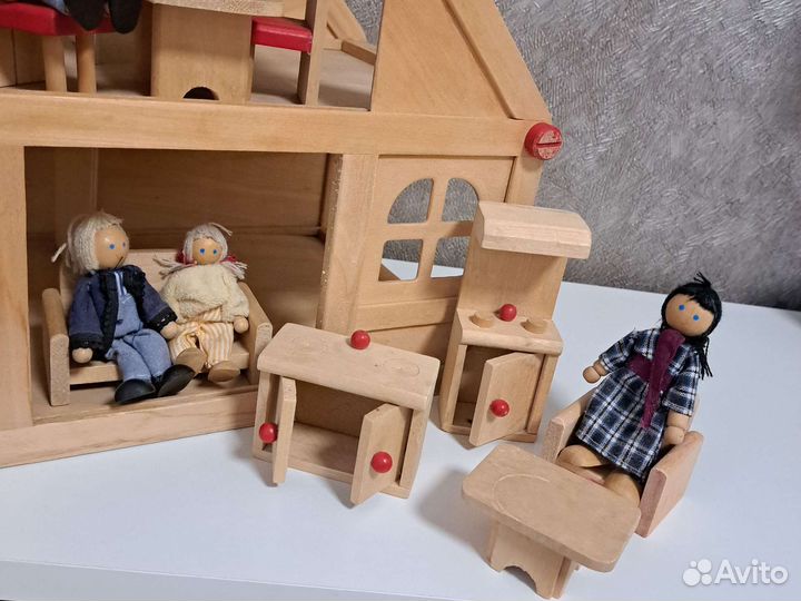 Домик кукольный деревянный