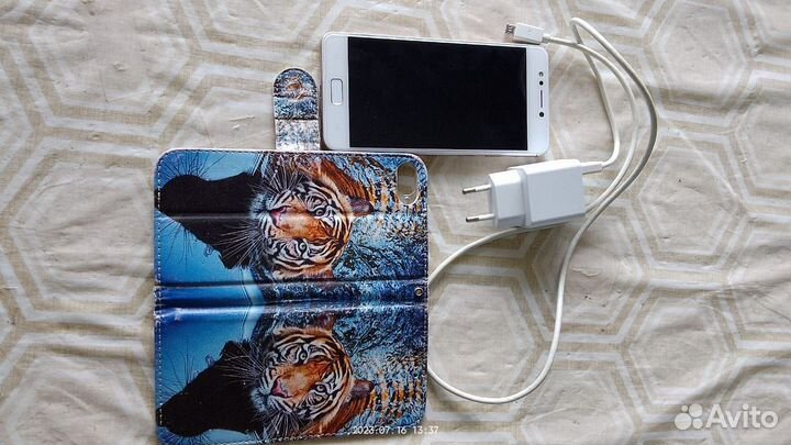 Телефон asus ZenFone 4 Max