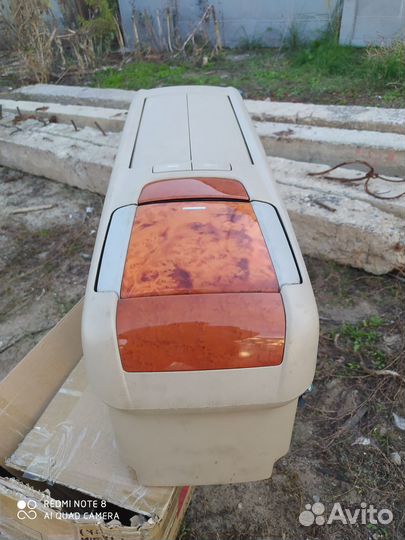 Продаю переднюю консоль салона Лексус RX330