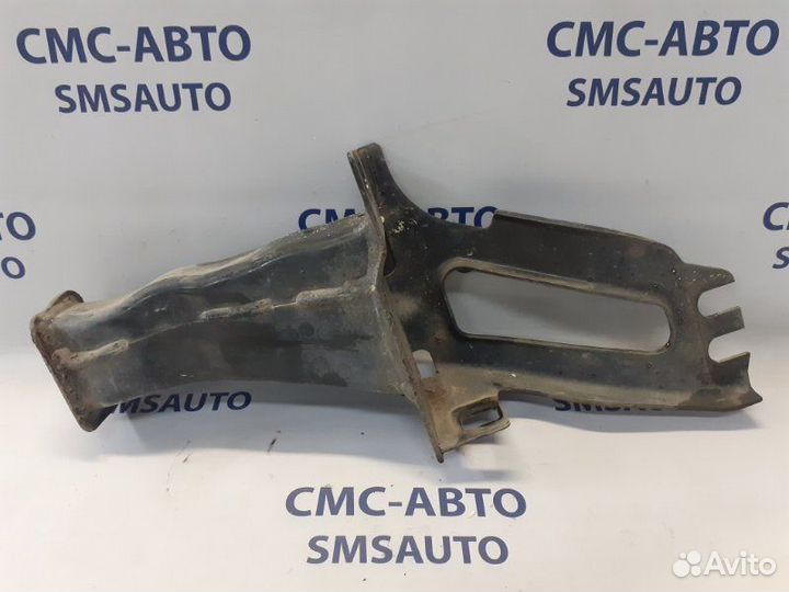 Кронштейн подрамника передний правый Volvo Xc60