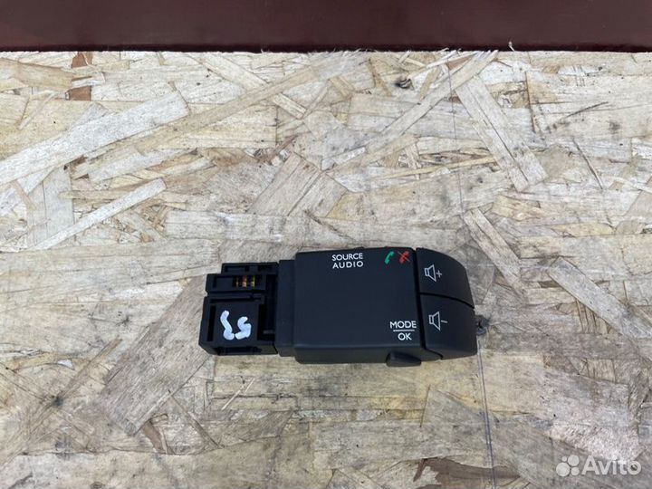 Джойстик управления магнитолой Renault Logan