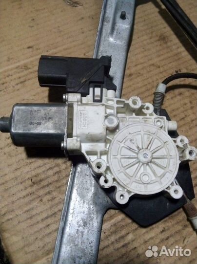 Стеклоподъемник передний правый Mitsubishi Colt