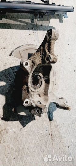 Кулак поворотный передний правый Nissan Teana J32