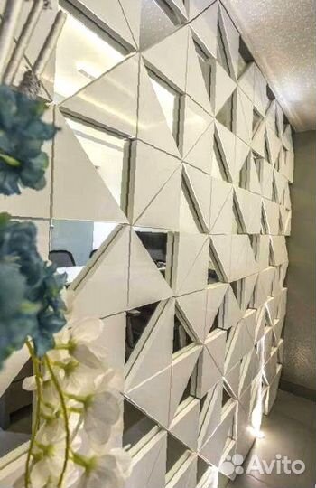 Зеркальное панно в прихожей