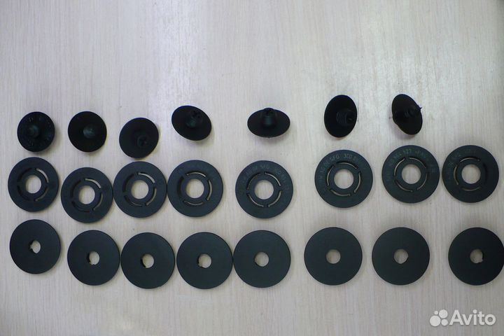 Клипса крепления напольного ковра