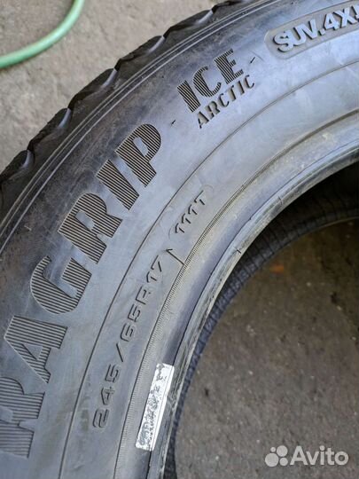 Goodyear UltraGrip Ice Arctic SUV 245/65 R17