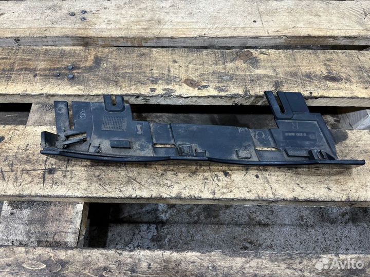 Ресничка. Накладка под фару правый Bmw 7 E38