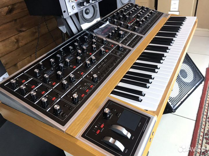 Синтезатор Moog One 8 Voice