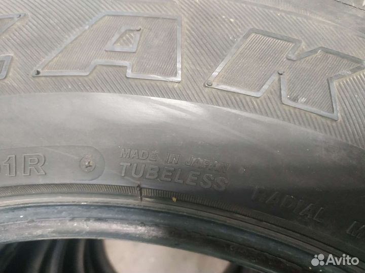 Bridgestone Blizzak DM-V1 215/70 R17