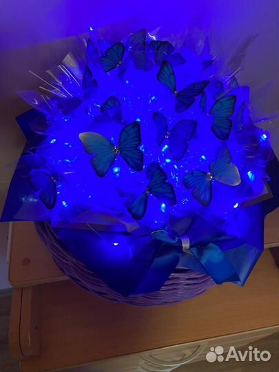 Светящийся букет из бабочек
