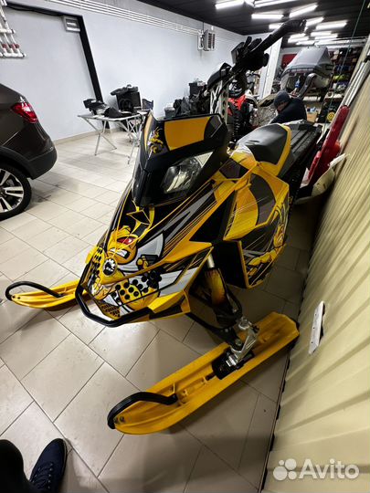 Снегоход горный BRP Ski-Doo Summit 800