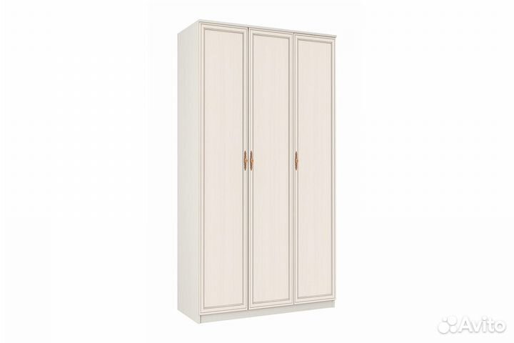 Шкаф трехдверный 