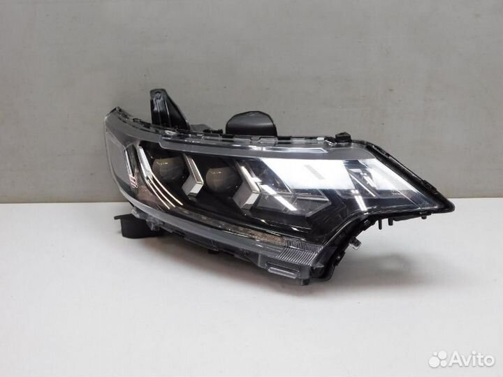 Фара правая Mitsubishi Outlander