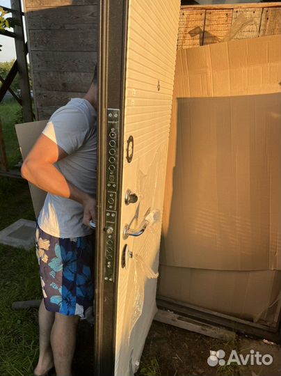 Дверь металлическая