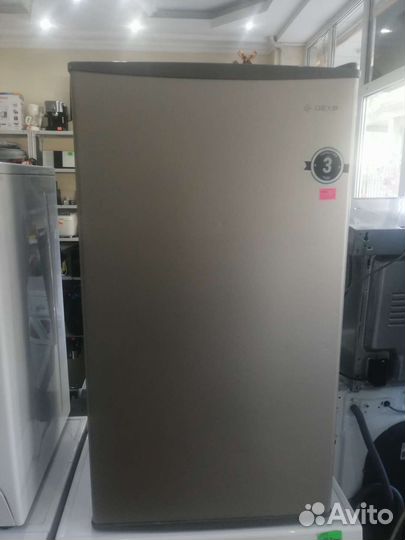Холодильник бу маленький Dexp
