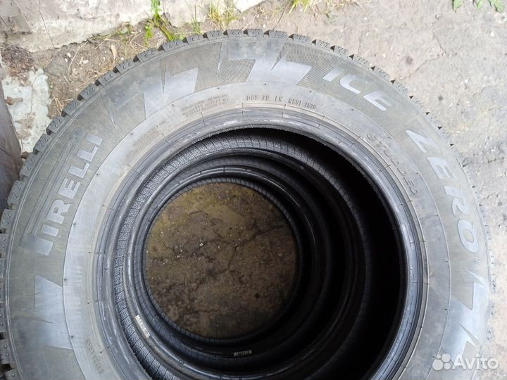 Pirelli Ice Zero 215/65 R16