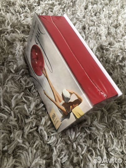 Сто открыток с обложками журнала Вог