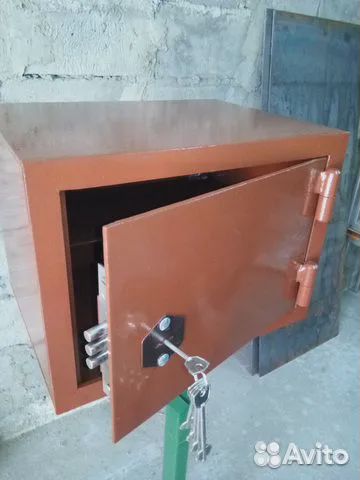 Сейф металлический