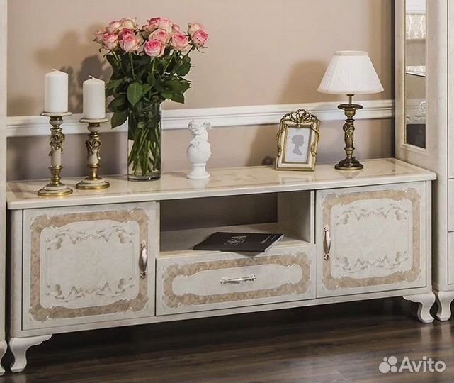Тумба в гостиную Патрисия крем корень глянец