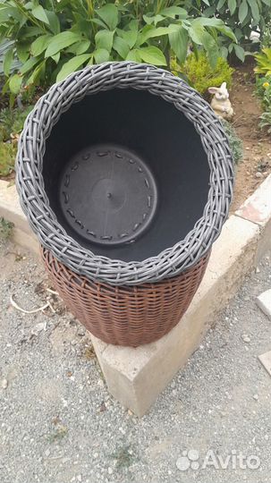 Кашпо из искусственного ротанга