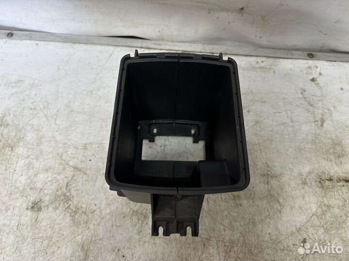 Лоток подлоготника консоли Hyundai Elantra