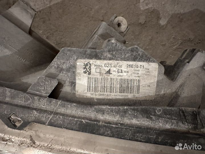 Peugeot 308 Пежо фара передняя левая