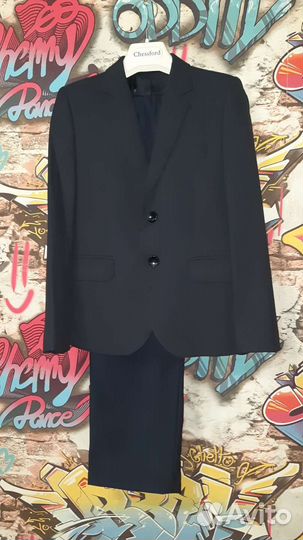 Пиджак, брюки и рубашка белая и голубая