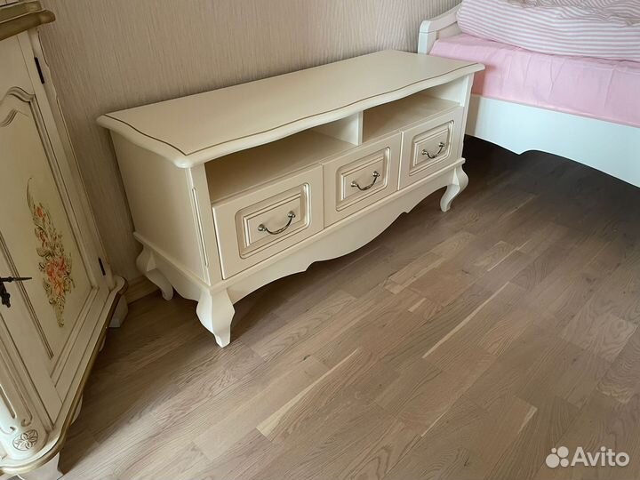 Тумба под телевизор 