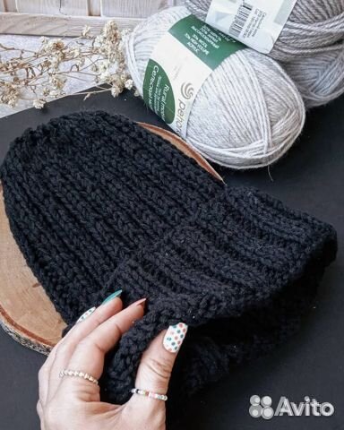 Объёмная шапка ручной вязки черная из шерсти