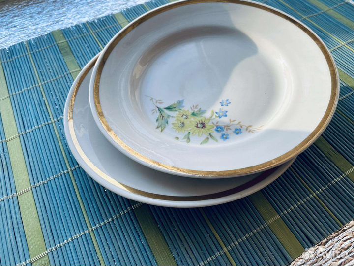 Тарелки и блюдца