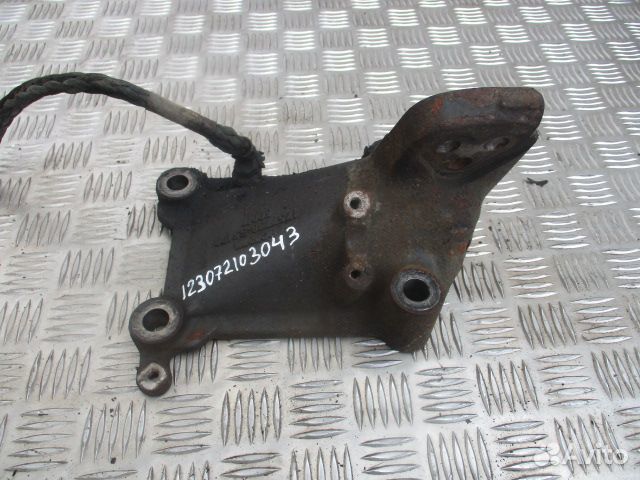 Кронштейн двс Scania 1757738