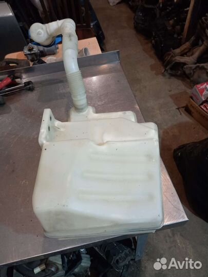 Бачок омывателя VW Jetta 5