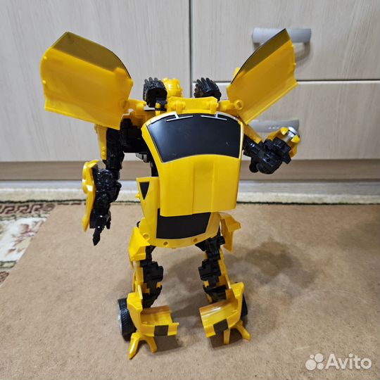 Робот трансформер Бамблби