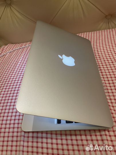 Apple MacBook Air 11 (2012)